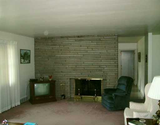812 Limecrest Road Pittsburgh, PA 15221 - Photo 4 of 8 Living Room.