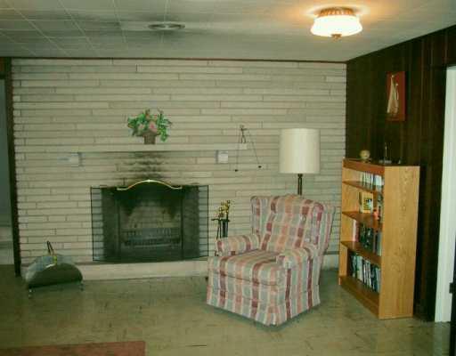 812 Limecrest Road Pittsburgh, PA 15221 - Photo 7 of 8 Den/Family/Great Room.