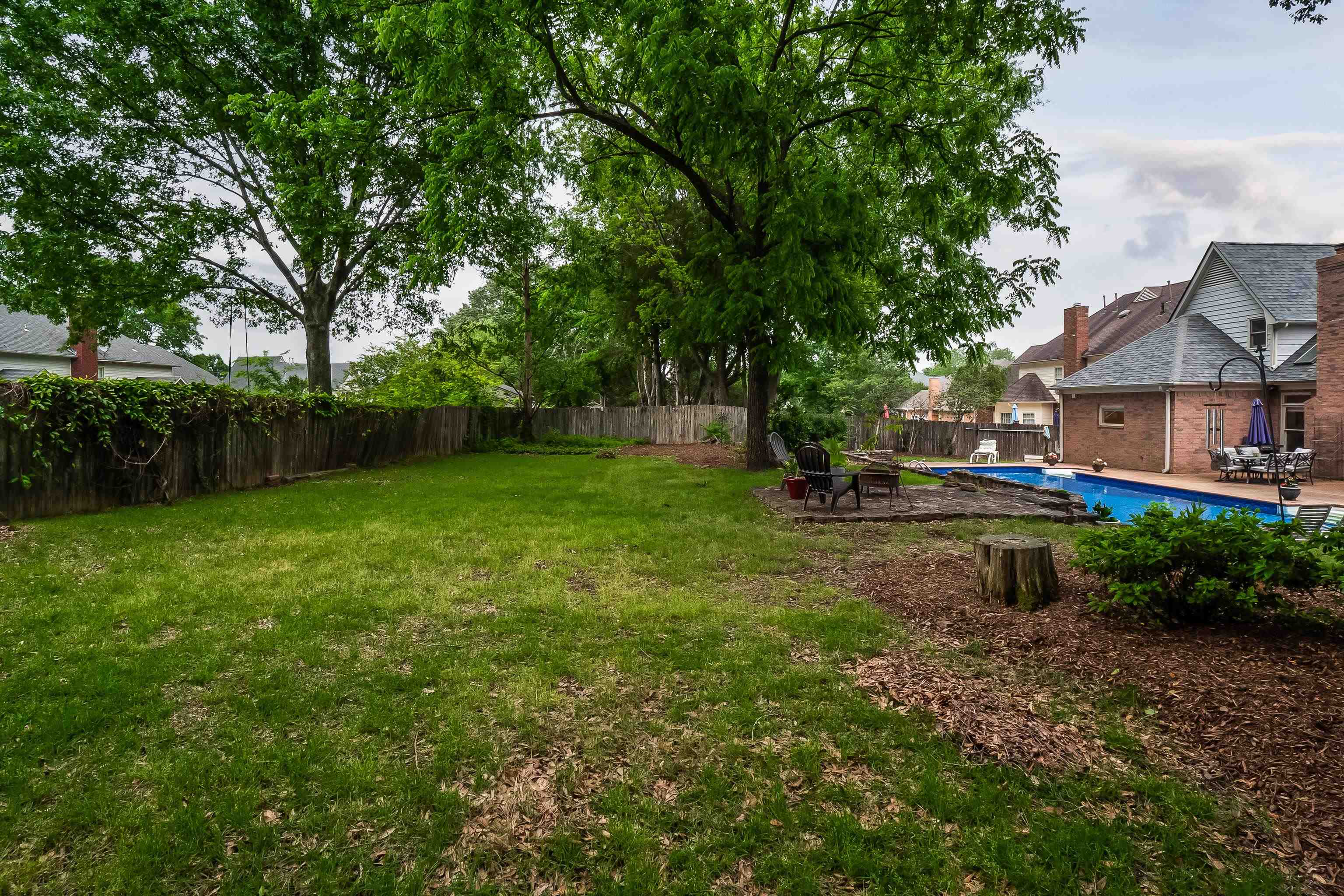 1050 Crosswinds Cove Collierville, TN 38017 - Photo 11 of 40 a backyard of a house with lots of green space