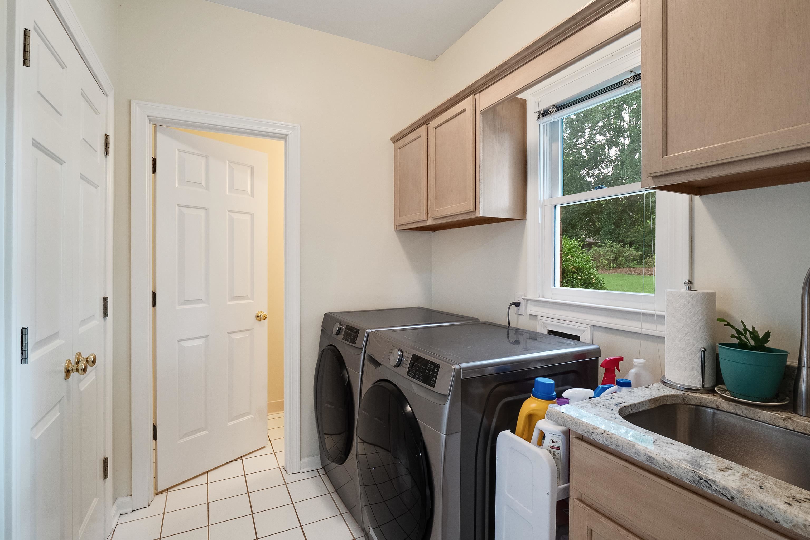 1050 Crosswinds Cove Collierville, TN 38017 - Photo 17 of 40 a view of utility room and washer and dryer