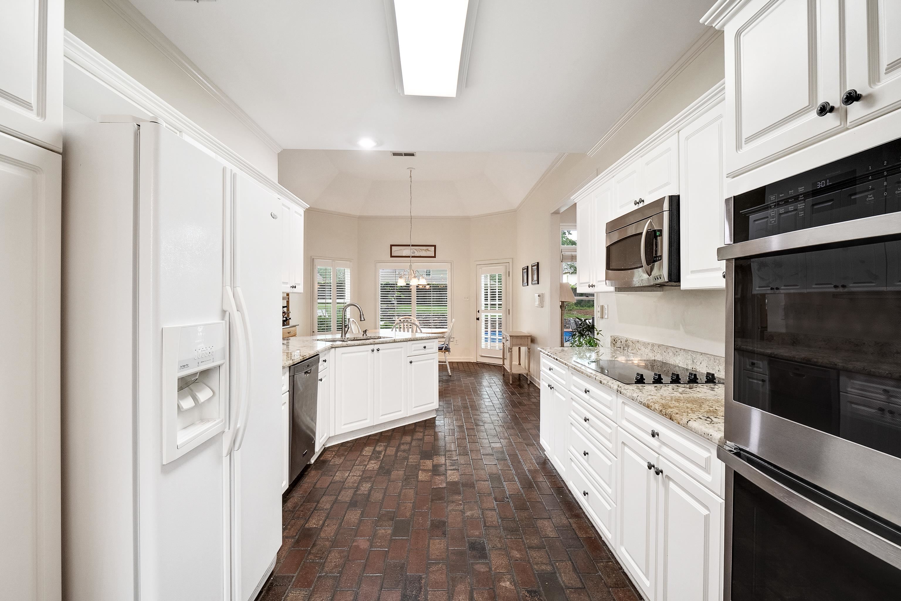 1050 Crosswinds Cove Collierville, TN 38017 - Photo 28 of 40 a large white kitchen with stainless steel appliances