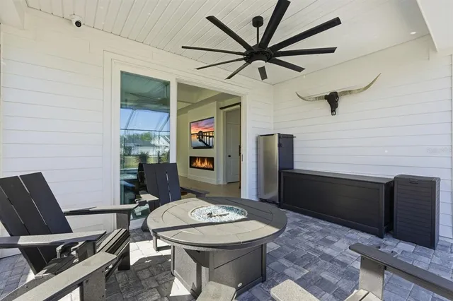 a view of a workspace with furniture