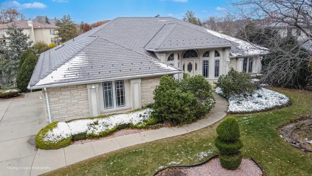 $1,099,990 | 9370 Cascade Circle, Burr Ridge, IL 60527