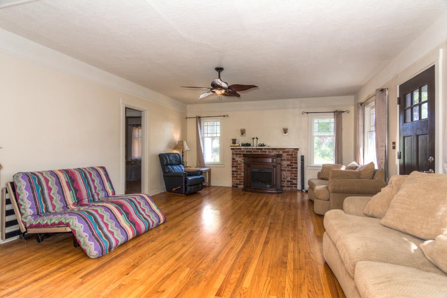 607 Southwest 12th Street Redmond, OR 97756 - Photo 7 of 24 12th St SW 607 (7 of 24)