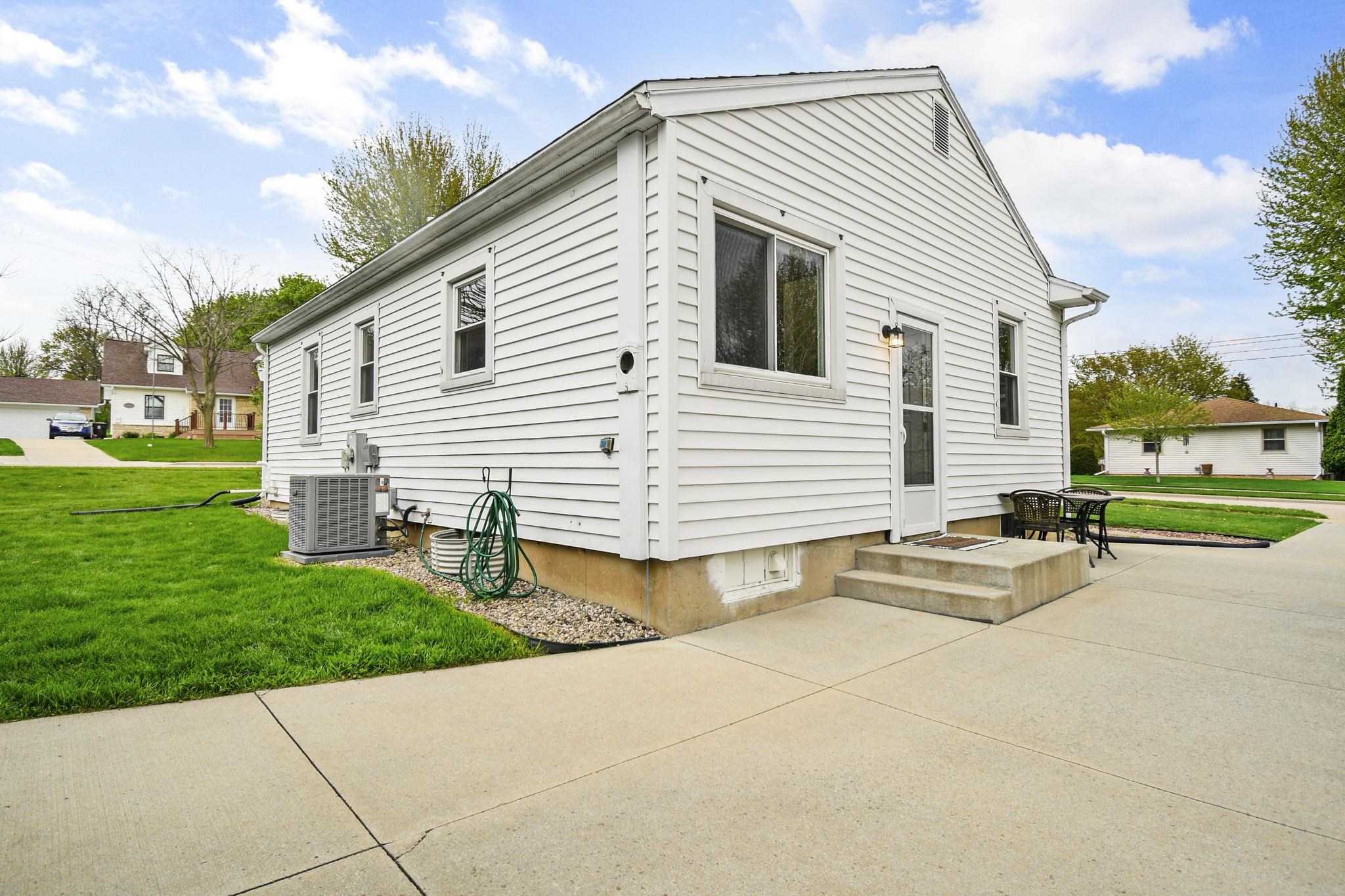 424 Martin Street Sun Prairie, WI 53590 - Photo 12 of 34
