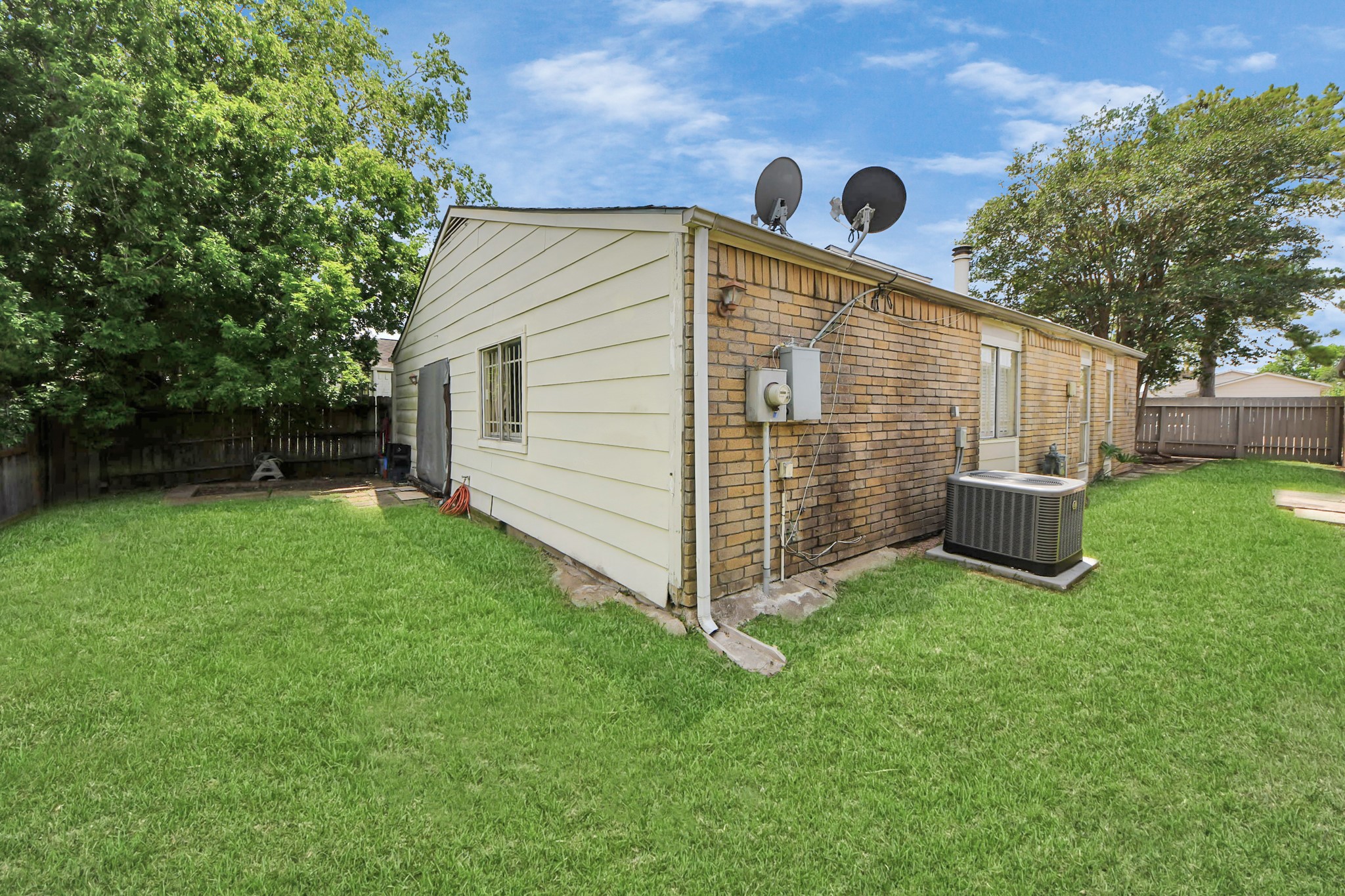 4155 Amir Street Houston, TX 77072 - Photo 43 of 43 a view of a backyard with a small cabin