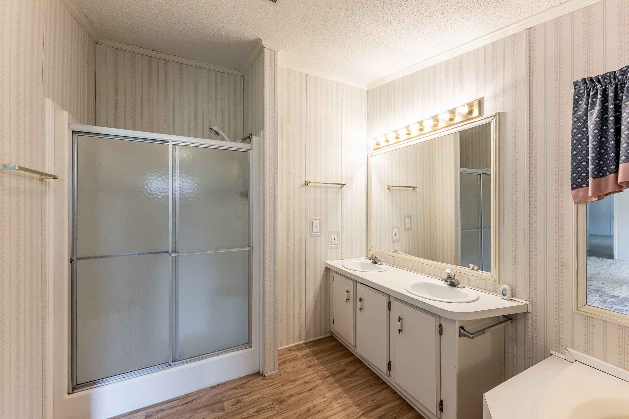 227 Cutter Drive Trinity, TX 75862 - Photo 20 of 39 a bathroom with a bathtub sink mirror and toilet