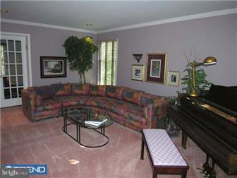 46 Rocking Horse Way Holland, PA 18966 - Photo 4 of 12 Living Room