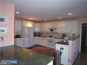 46 Rocking Horse Way Holland, PA 18966 - Photo 5 of 12 Kitchen