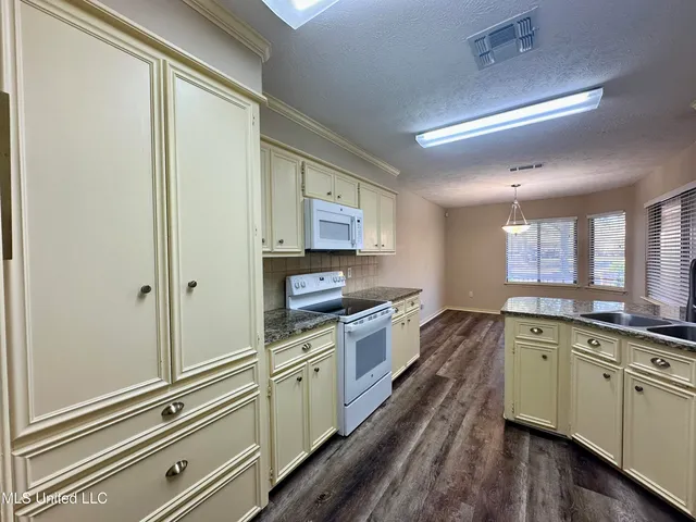 $208,000 | 351 Cascades Circle East, Clinton, MS 39056