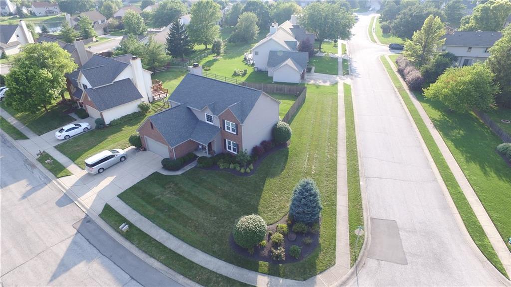 10792 Thistle Ridge Fishers, IN 46038 - Photo 3 of 24 Gallery Image 3