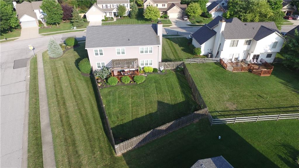 10792 Thistle Ridge Fishers, IN 46038 - Photo 4 of 24 Gallery Image 4