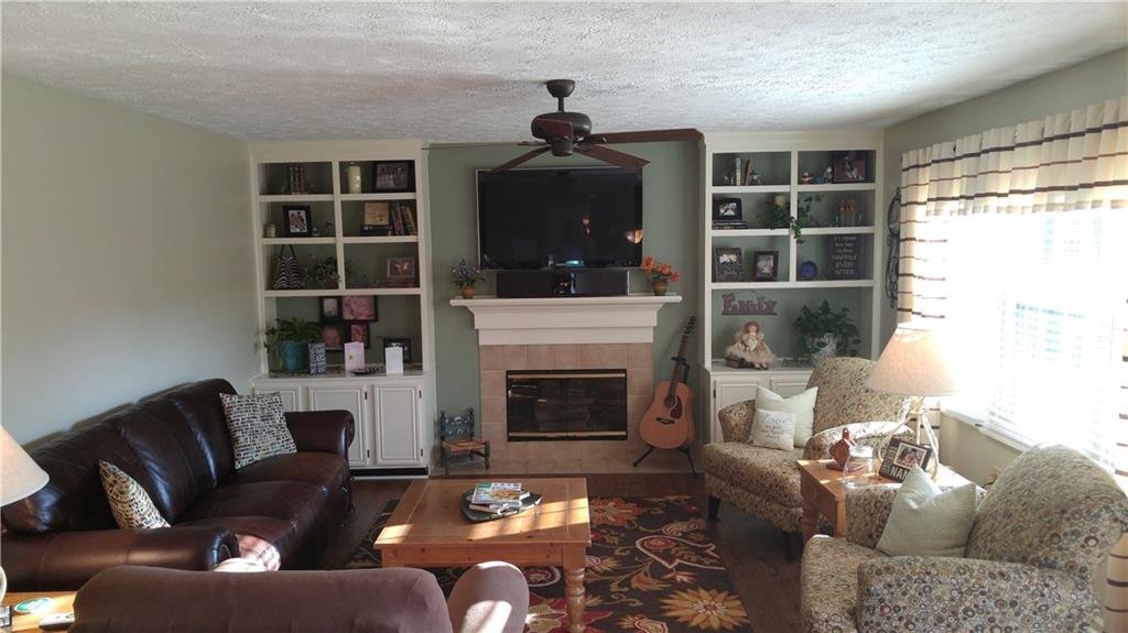 10792 Thistle Ridge Fishers, IN 46038 - Photo 10 of 24 Gallery Image 10