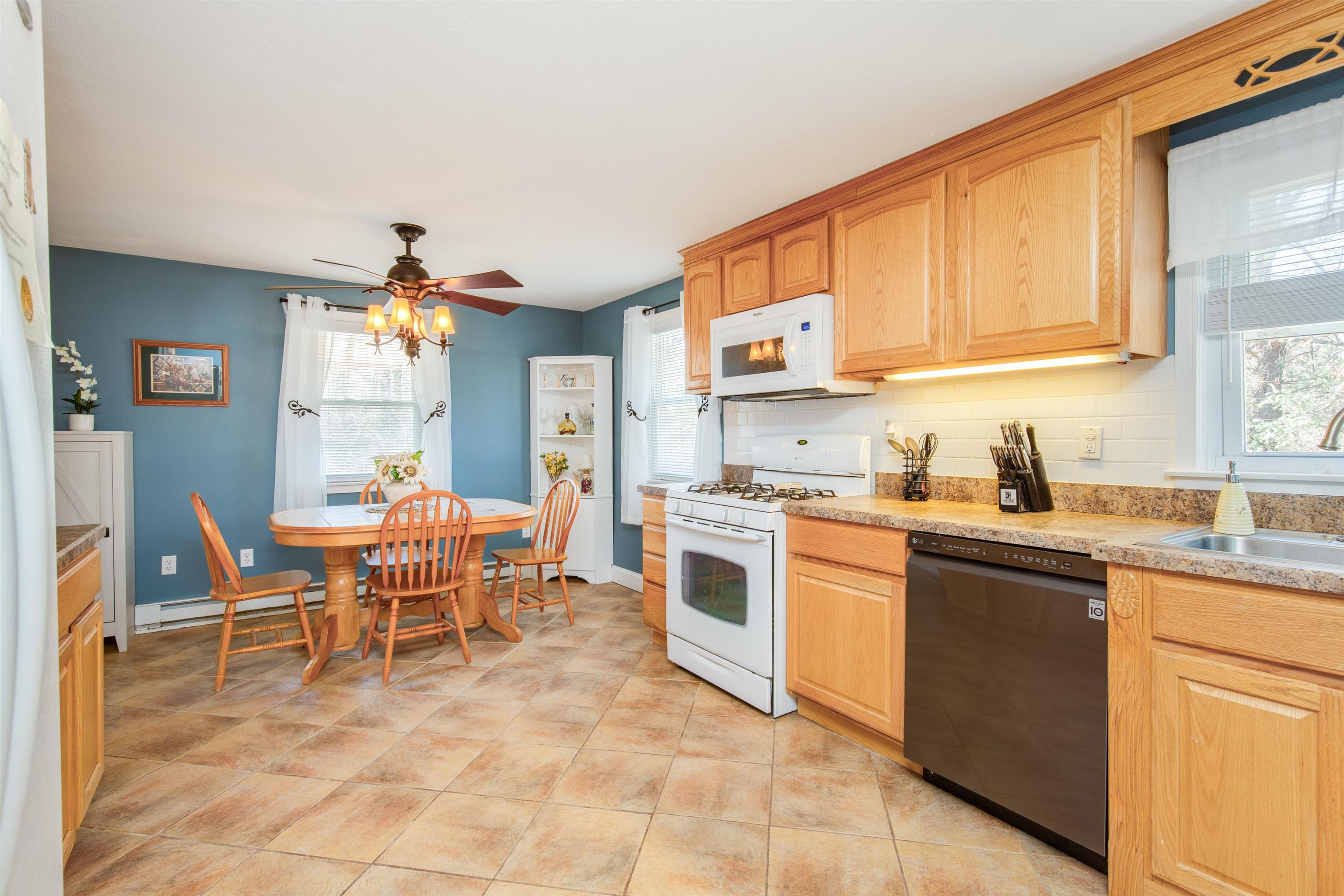 14 Stevens Road Pelham, NH 03076 - Photo 8 of 13