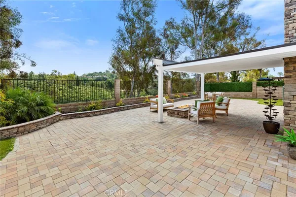 $1,500,000 | 21952 Esplendor, Mission Viejo, CA 92691