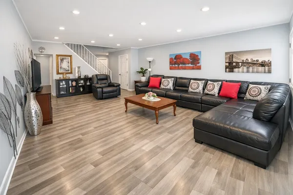 $399,900 | 437 Maple Drive, Wheeling, IL 60090