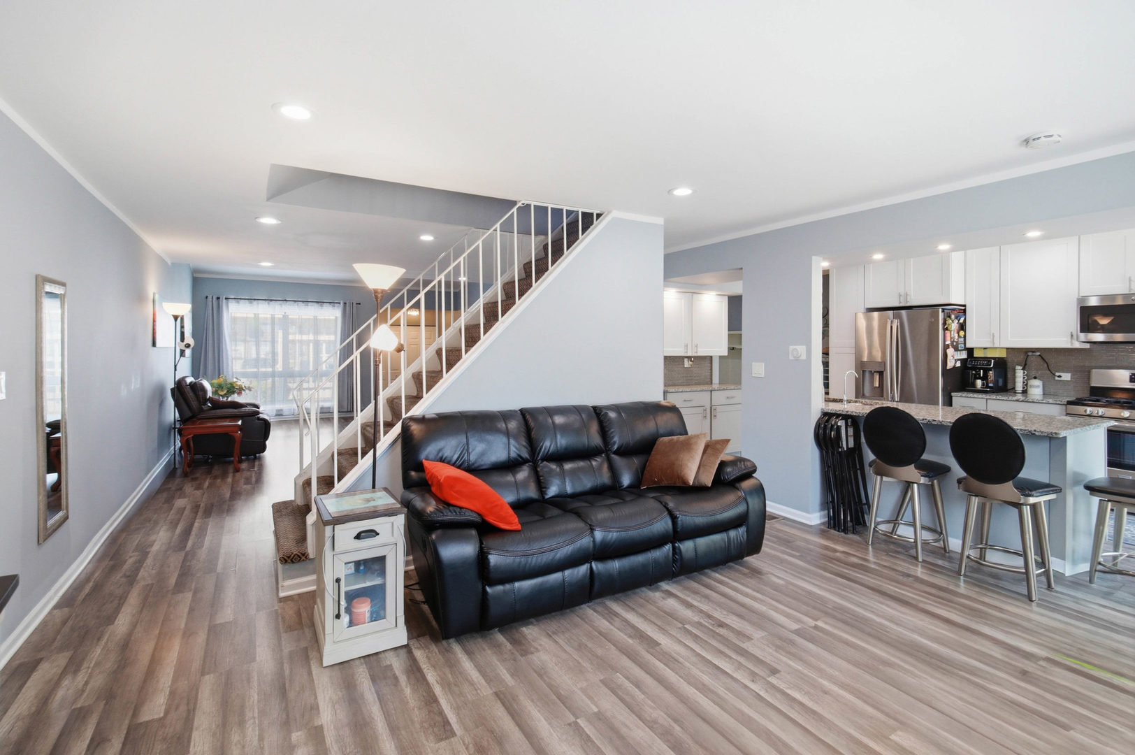 437 Maple Drive Wheeling, IL 60090 - Photo 3 of 26