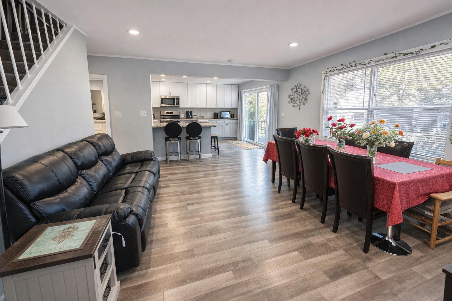 437 Maple Drive Wheeling, IL 60090 - Photo 4 of 26