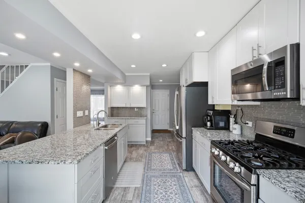 $399,900 | 437 Maple Drive, Wheeling, IL 60090