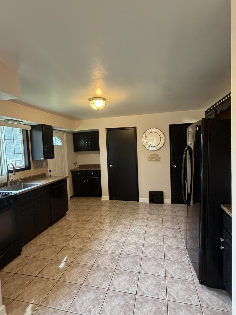 39 Leonard Street, Unit 1 Elgin, IL 60123 - Photo 15 of 17 Gallery Image 15