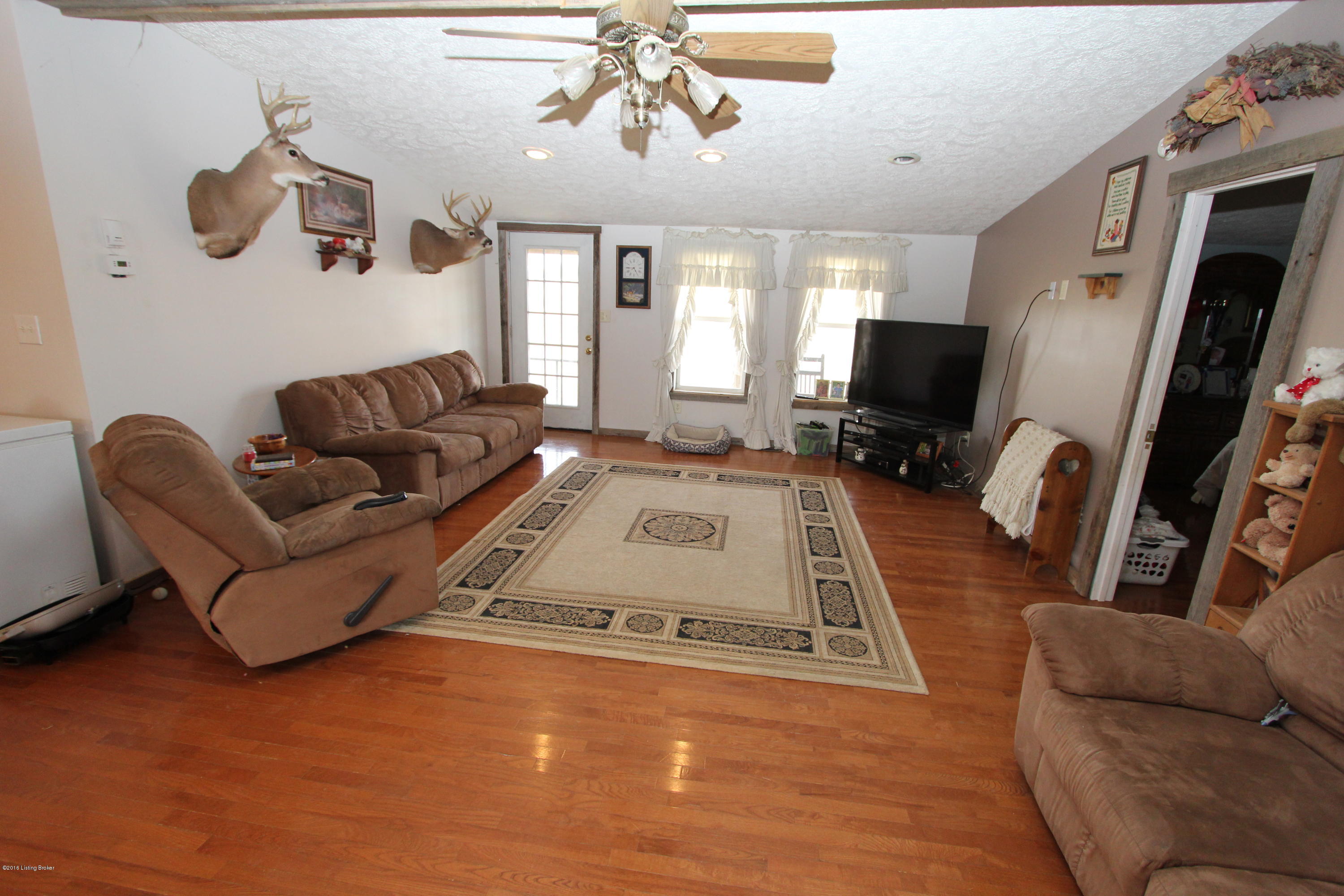 360 Goodlett Road Salvisa, KY 40372 - Photo 24 of 34 Great Room