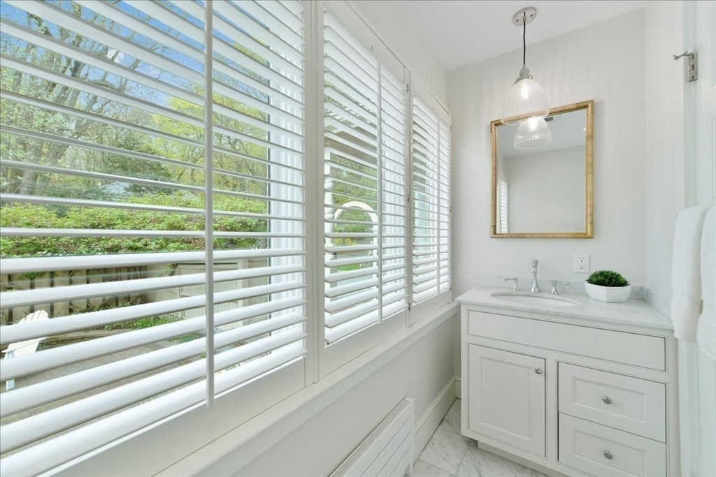 14 Locust Avenue Lexington, MA 02421 - Photo 18 of 40