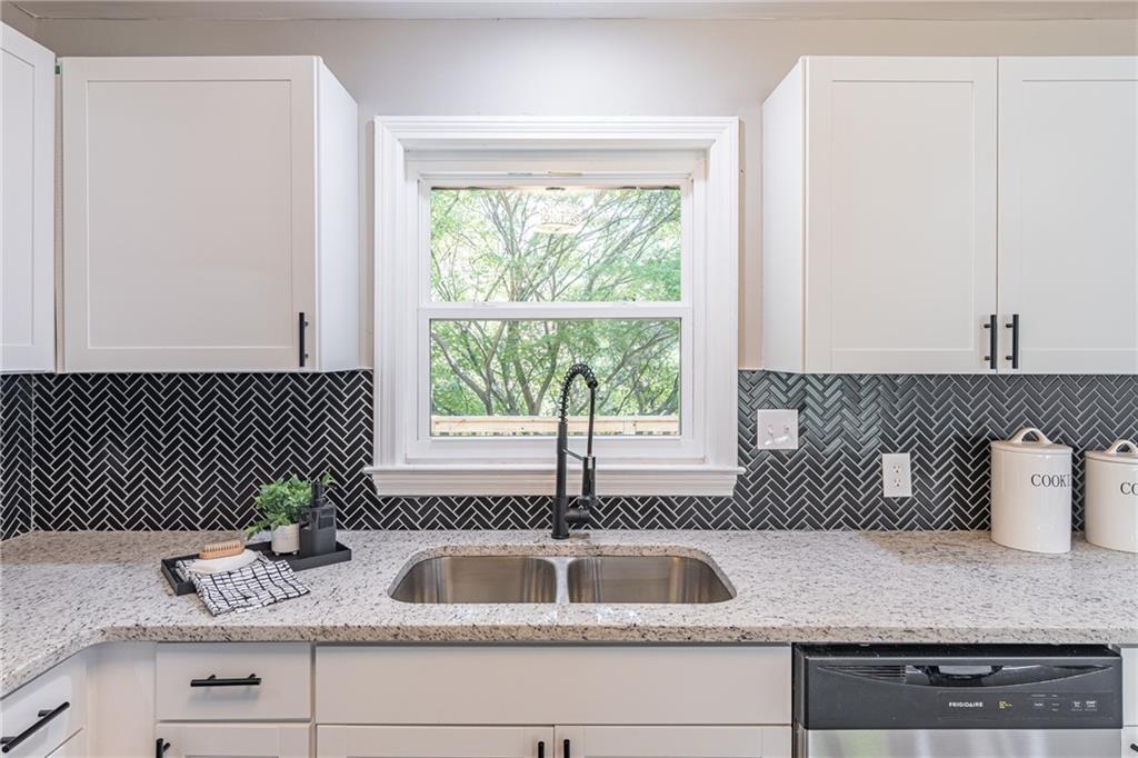 1523 Delia Drive Decatur, GA 30033 - Photo 12 of 32