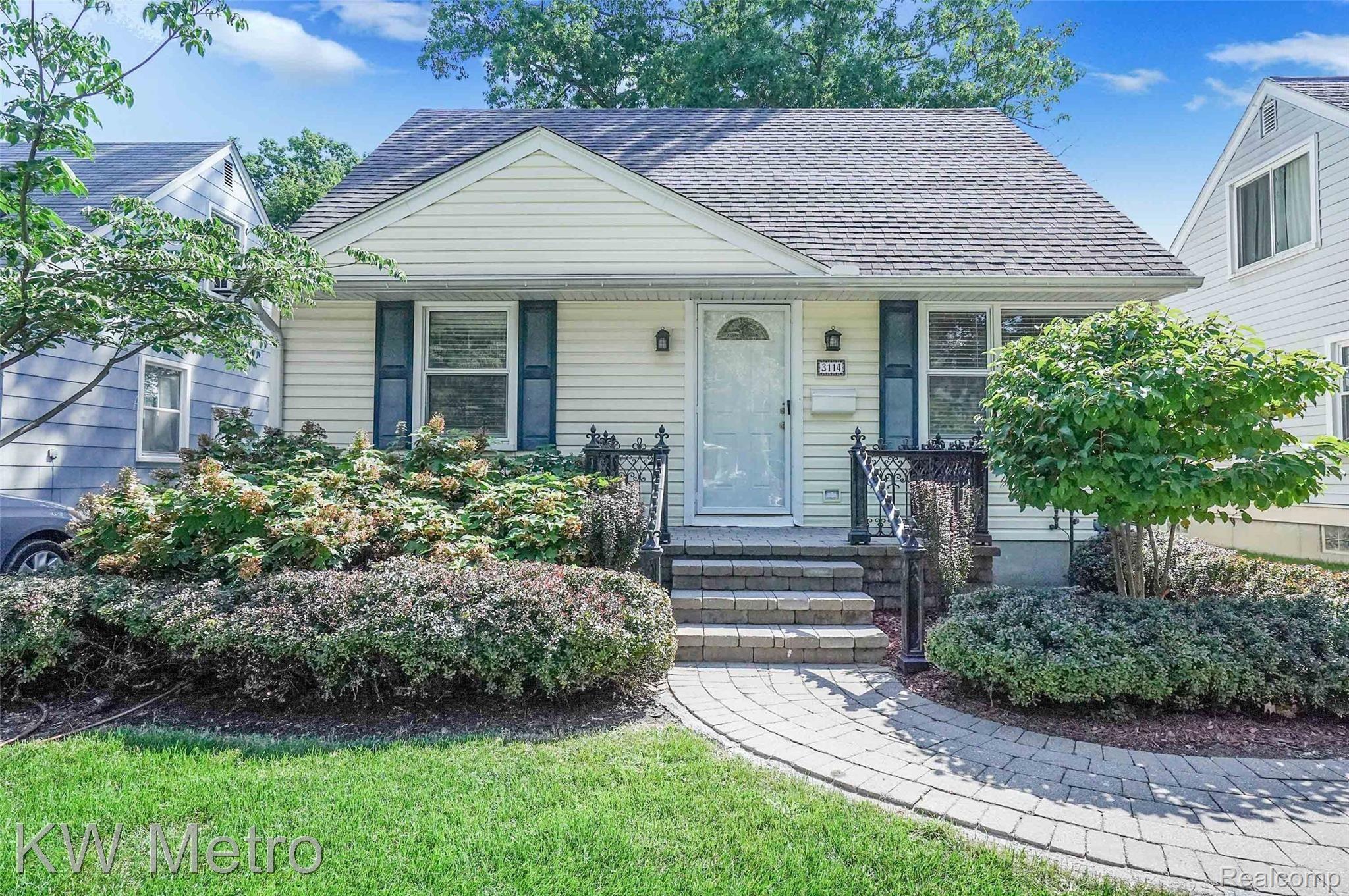 3114 Harvard Road Royal Oak, MI 48073 - Photo 1 of 27 DSC04377.jpg
