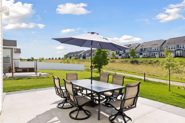 $599,900 | 1038 Siesta Drive, Woodbury, MN 55129