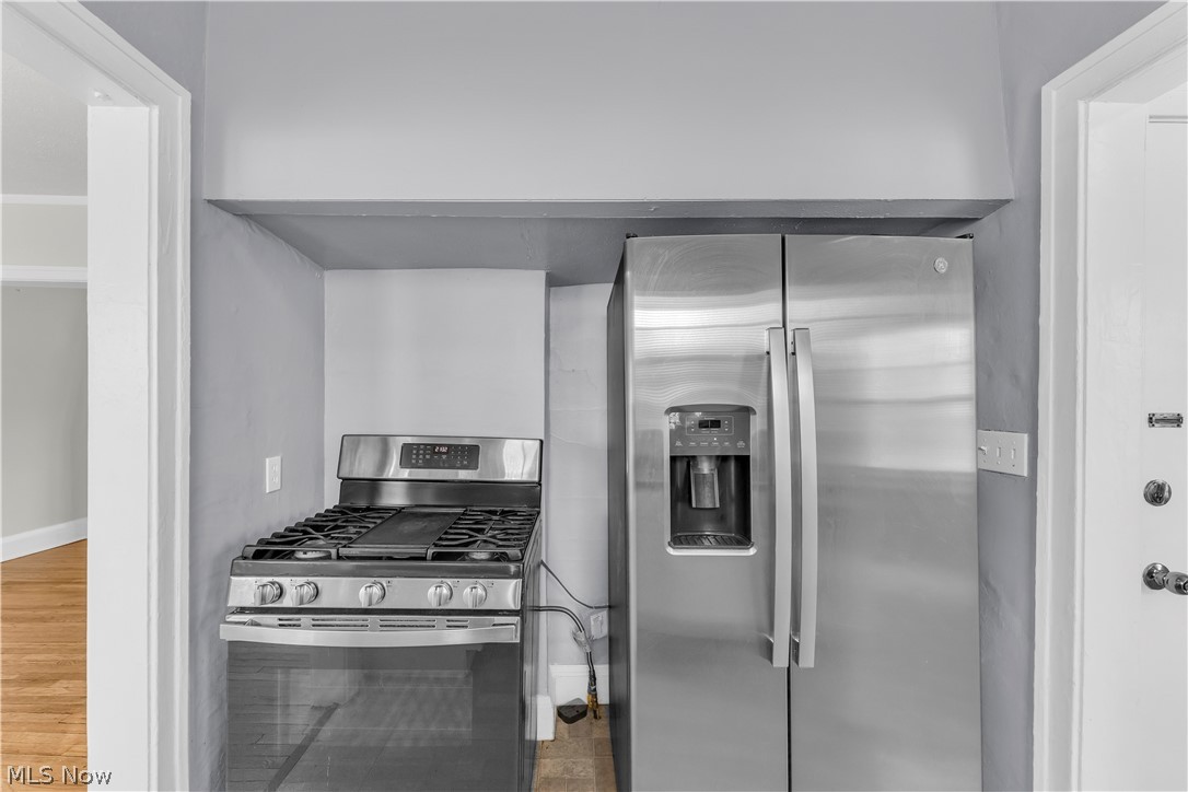3318 Milverton Road, Unit 1/DN Shaker Heights, OH 44120 - Photo 11 of 21 The kitchen features a stainless steel gas range and a stainless steel side-by-side refrigerator with an external ice and water dispenser