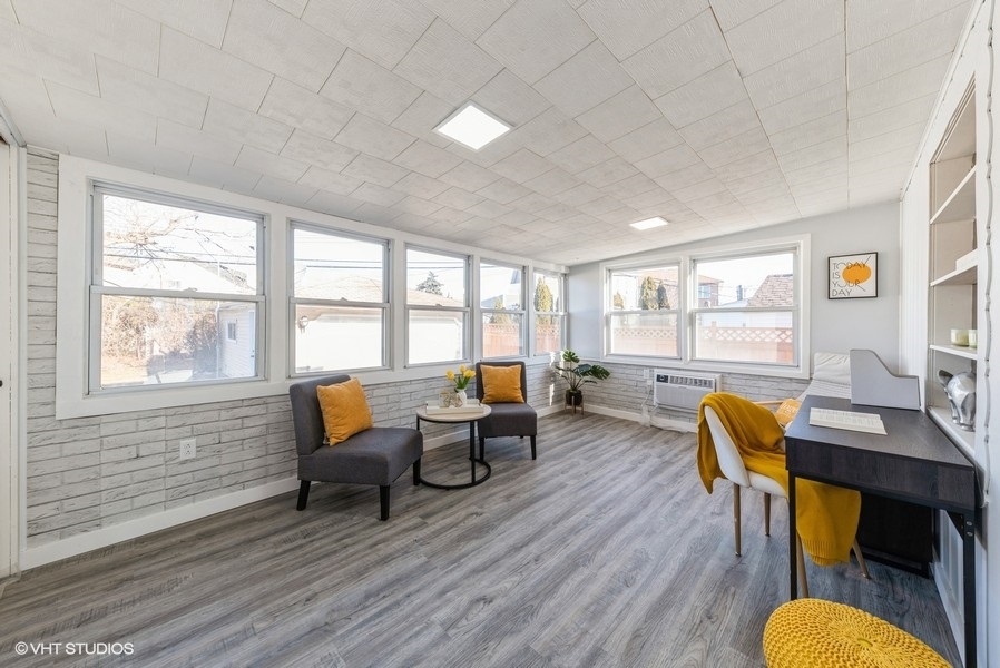 7250 West Rascher Avenue Chicago, IL 60656 - Photo 12 of 22 a living room with furniture and a wooden floor