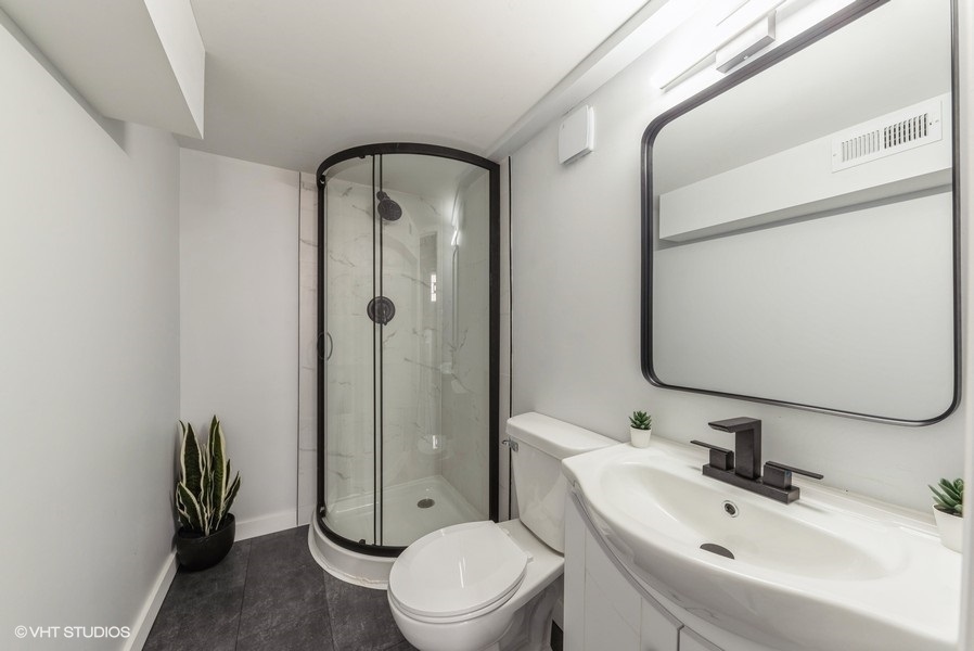 7250 West Rascher Avenue Chicago, IL 60656 - Photo 15 of 22 a bathroom with a toilet a sink and shower