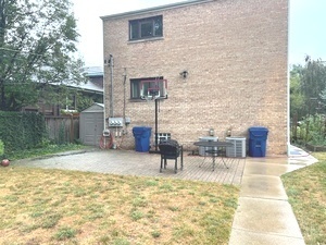 556 Barton Avenue, Unit 2 Evanston, IL 60202 - Photo 18 of 19 a view of a bench in the backyard