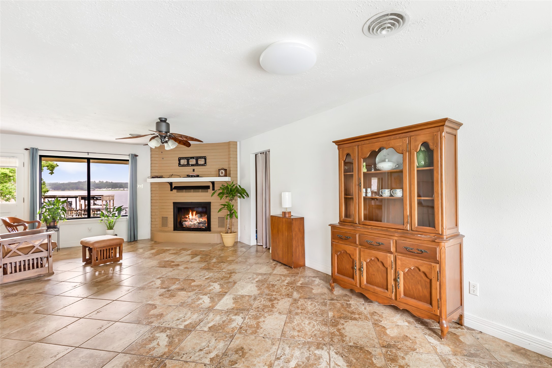 406 Kickapoo Drive Livingston, TX 77351 - Photo 4 of 42