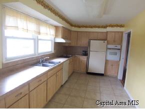 329 Collier Drive Springfield, IL 62704 - Photo 5 of 9 Gallery Image 5