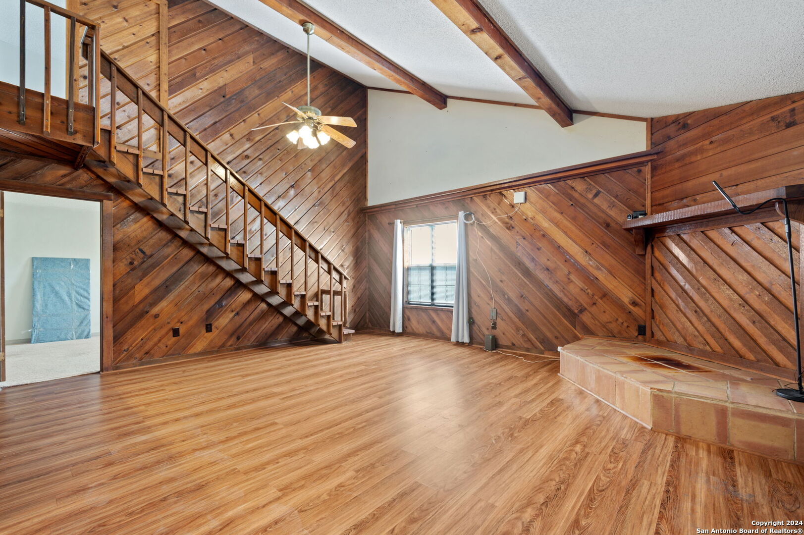 795 Highway 16 Jourdanton, TX 78026 - Photo 3 of 25 a view of an entryway with wooden floor