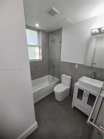 $6,000 | 825 Michigan Avenue, Unit 7, Miami Beach, FL 33139