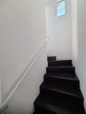 $6,000 | 825 Michigan Avenue, Unit 7, Miami Beach, FL 33139