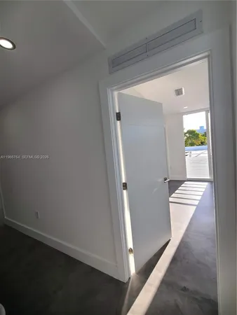 $6,000 | 825 Michigan Avenue, Unit 7, Miami Beach, FL 33139