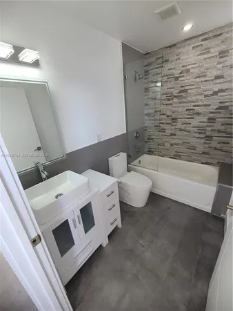 $6,000 | 825 Michigan Avenue, Unit 7, Miami Beach, FL 33139