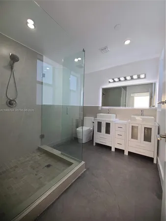 $6,000 | 825 Michigan Avenue, Unit 7, Miami Beach, FL 33139
