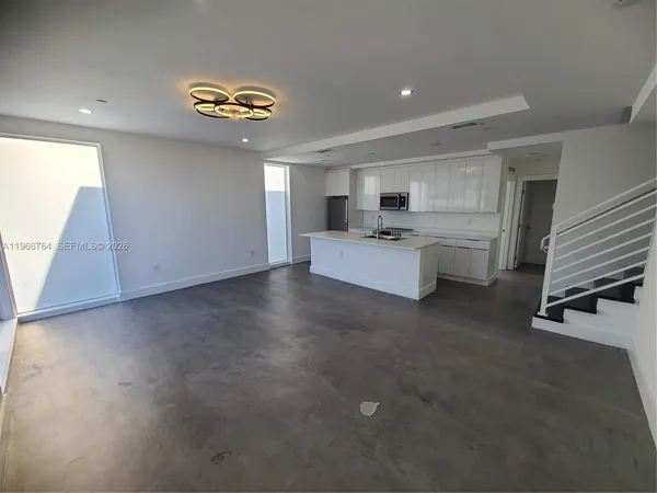 $6,000 | 825 Michigan Avenue, Unit 7, Miami Beach, FL 33139