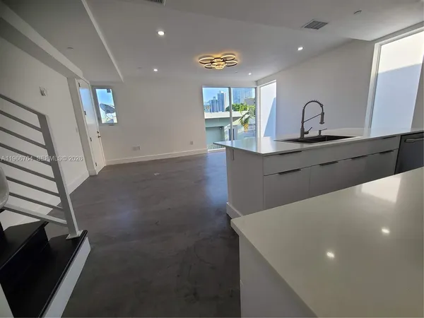 $6,000 | 825 Michigan Avenue, Unit 7, Miami Beach, FL 33139