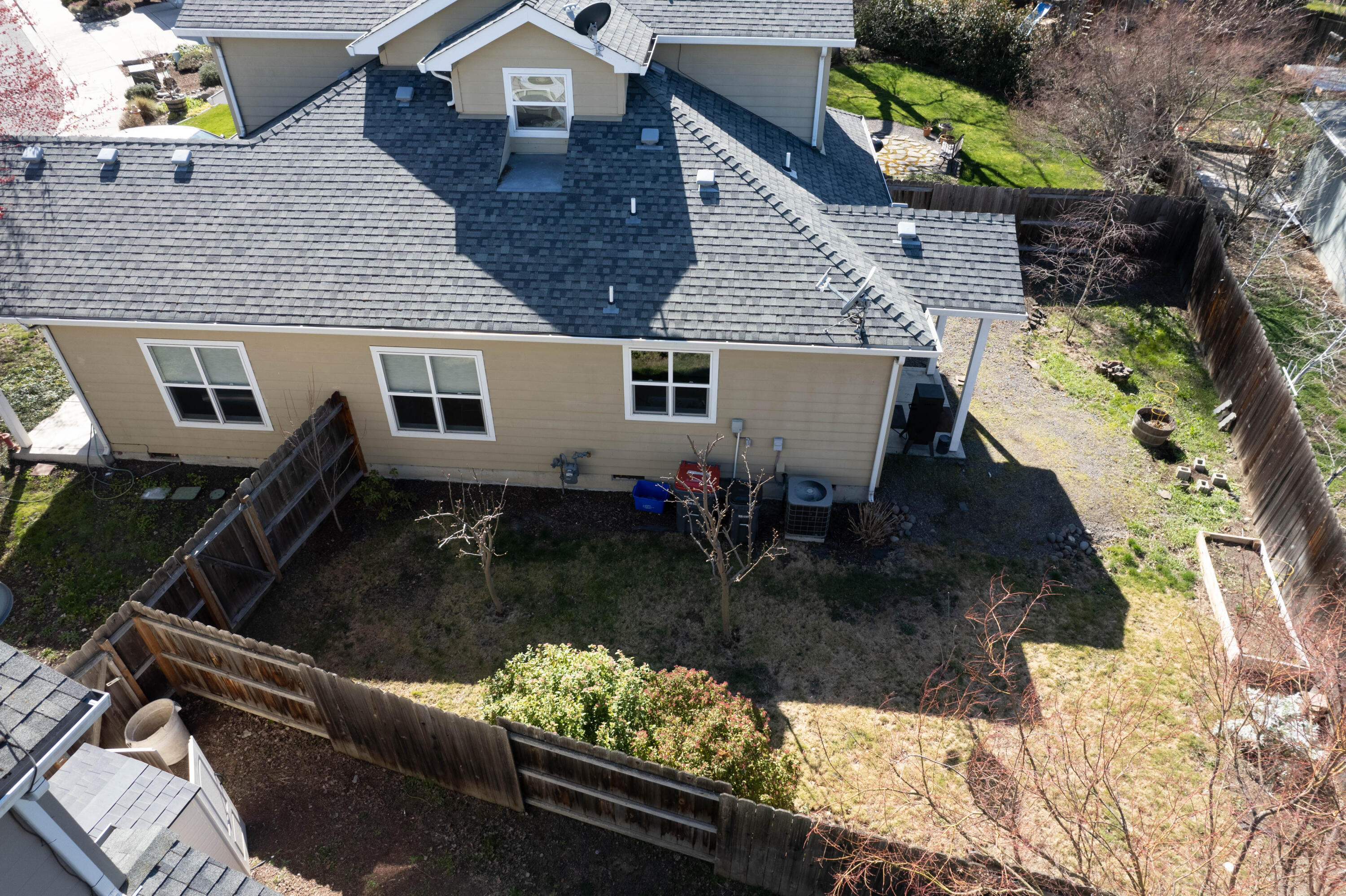 1012 Megan Lane Phoenix, OR 97535 - Photo 35 of 35 1-6