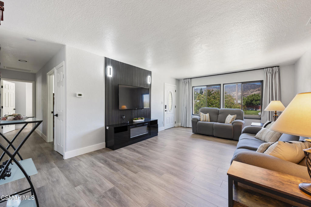 6142 Hope Street Simi Valley, CA 93063 - Photo 7 of 49