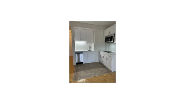 $3,400 | 320 East 42nd Street, Unit 2306 | Murray Hill