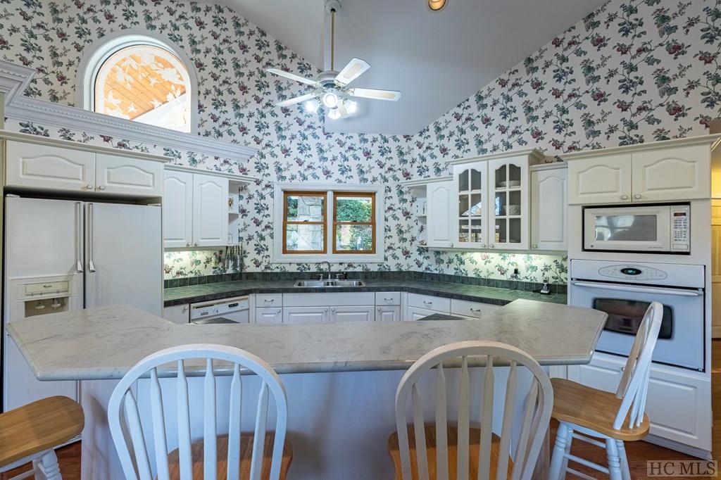 2018 Falcon Ridge Highlands, NC 28741 - Photo 19 of 49 Gallery Image 19