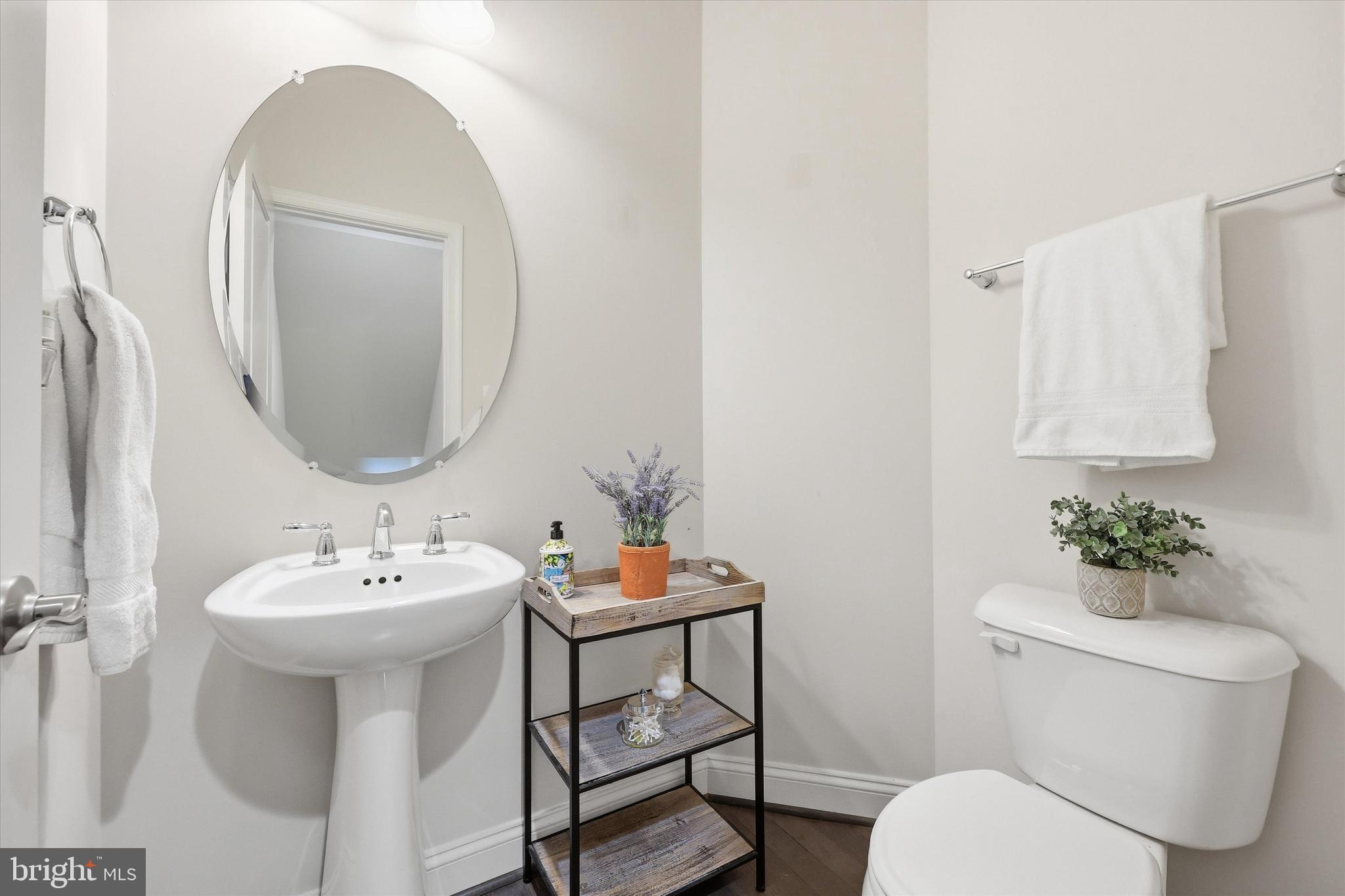 1004 Lindley Road Frederick, MD 21701 - Photo 12 of 50 Powder room