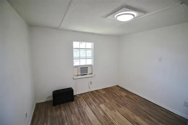 $1,195 | 709 Rosehill Road, Terrell, TX 75160