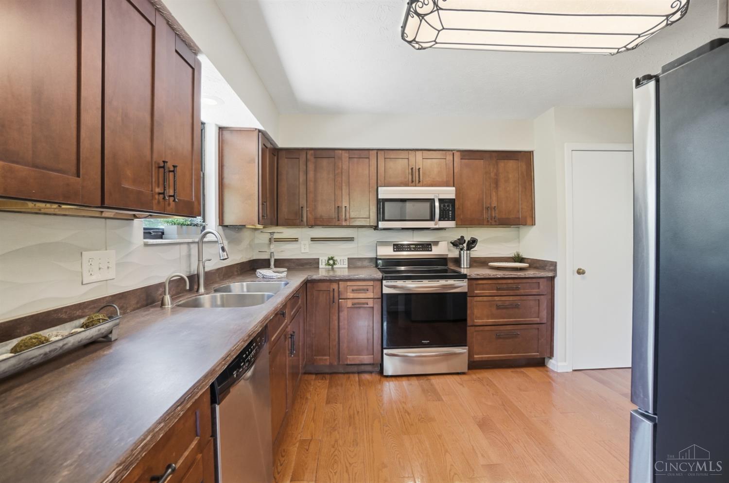 6340 Sheed Road Cincinnati, OH 45247 - Photo 13 of 60